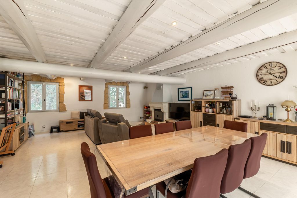 Property photo 3 of 18 Image