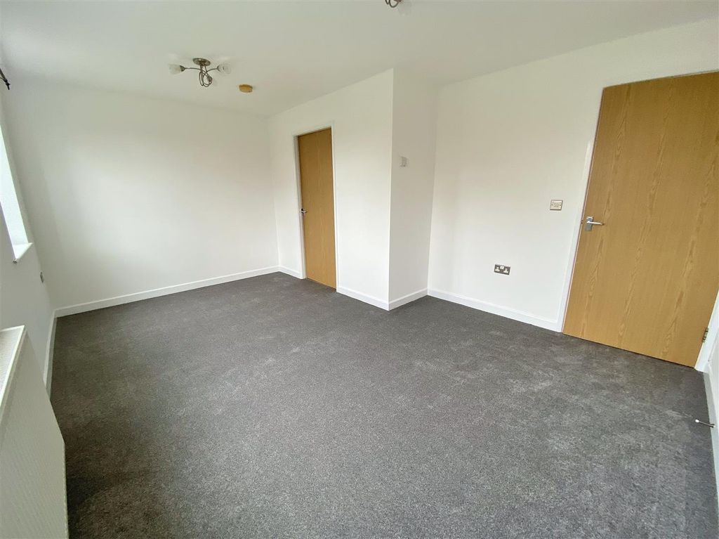 Property photo 3 of 9 Lounge