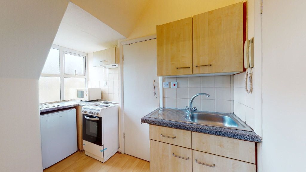 Property photo 2 of 11 Kitchen