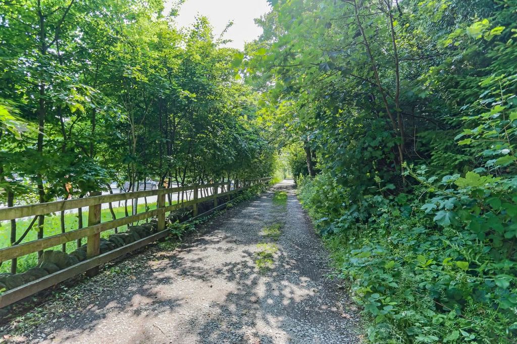 Property photo 3 of 34