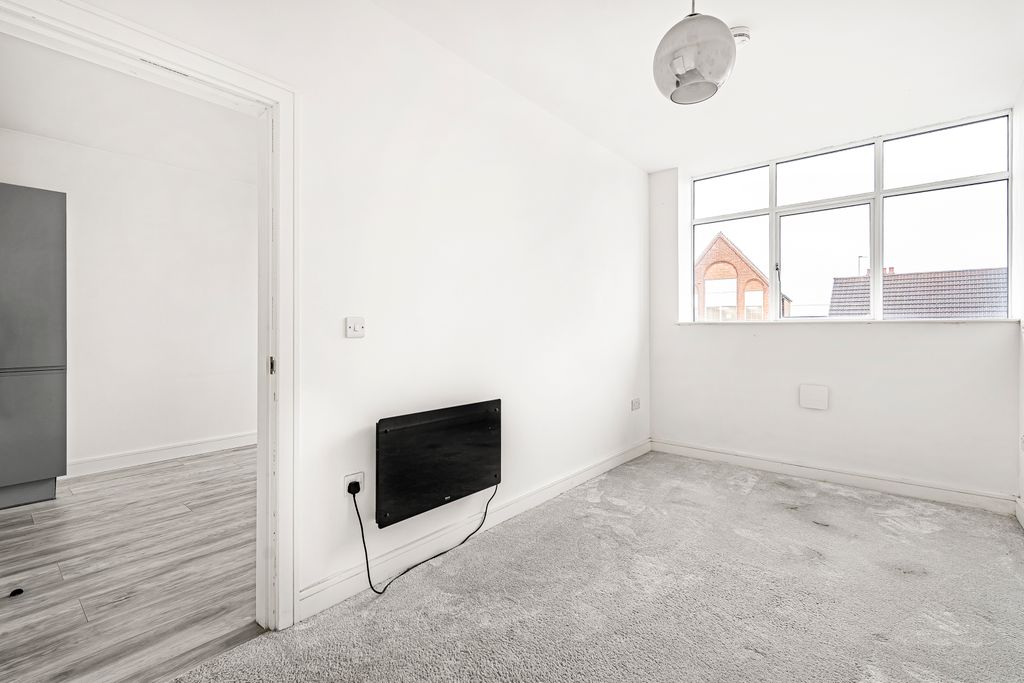 Property photo 3 of 15 6_46704