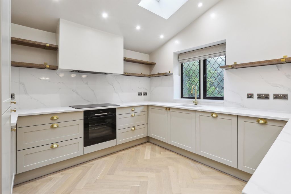 Property photo 2 of 19 Image