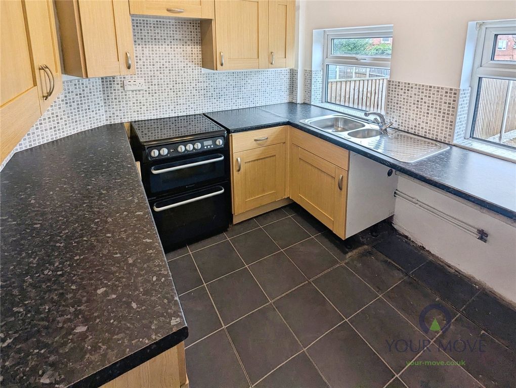 Property photo 3 of 25 Kitchen