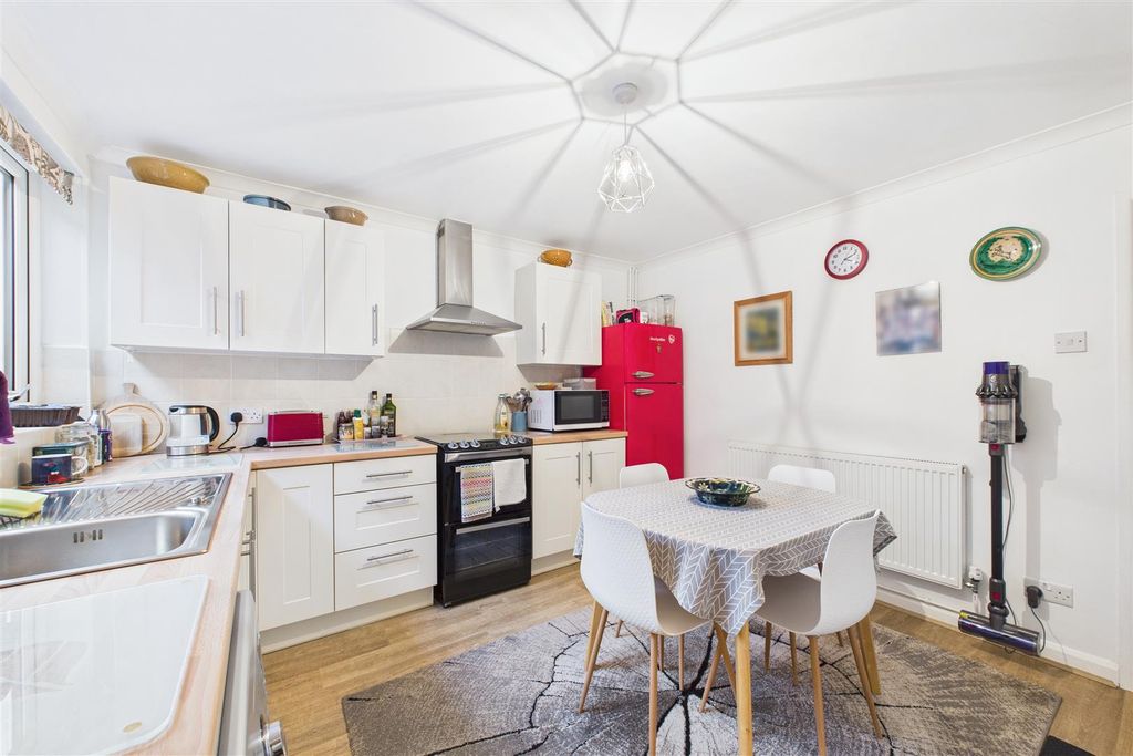 Property photo 3 of 10 Kitchen Diner