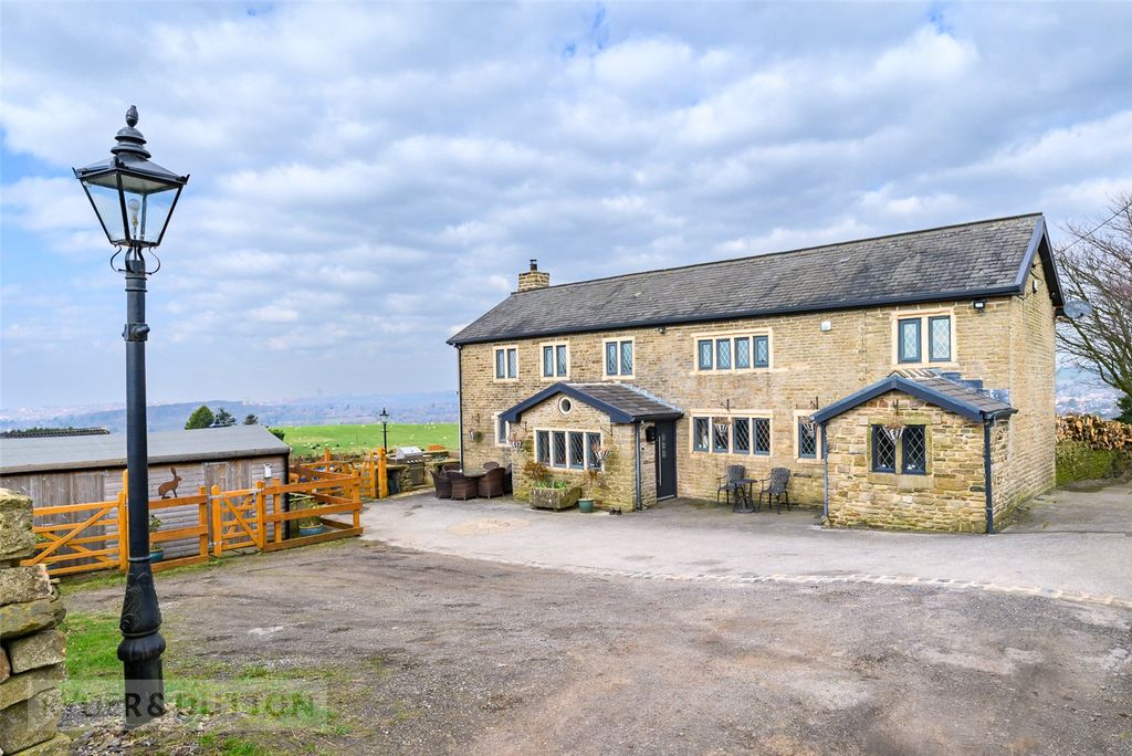 Property photo 2 of 30 Golden Spot