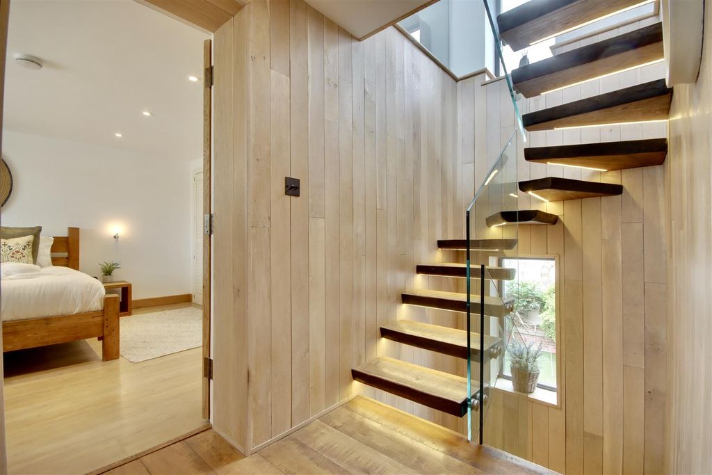 Property photo 2 of 46 Fc97123C-178E-47Be-A000-0E18847E0005_1_201_A.Jpeg