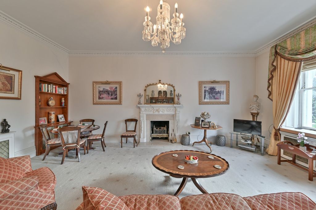 Property photo 3 of 14 Reception