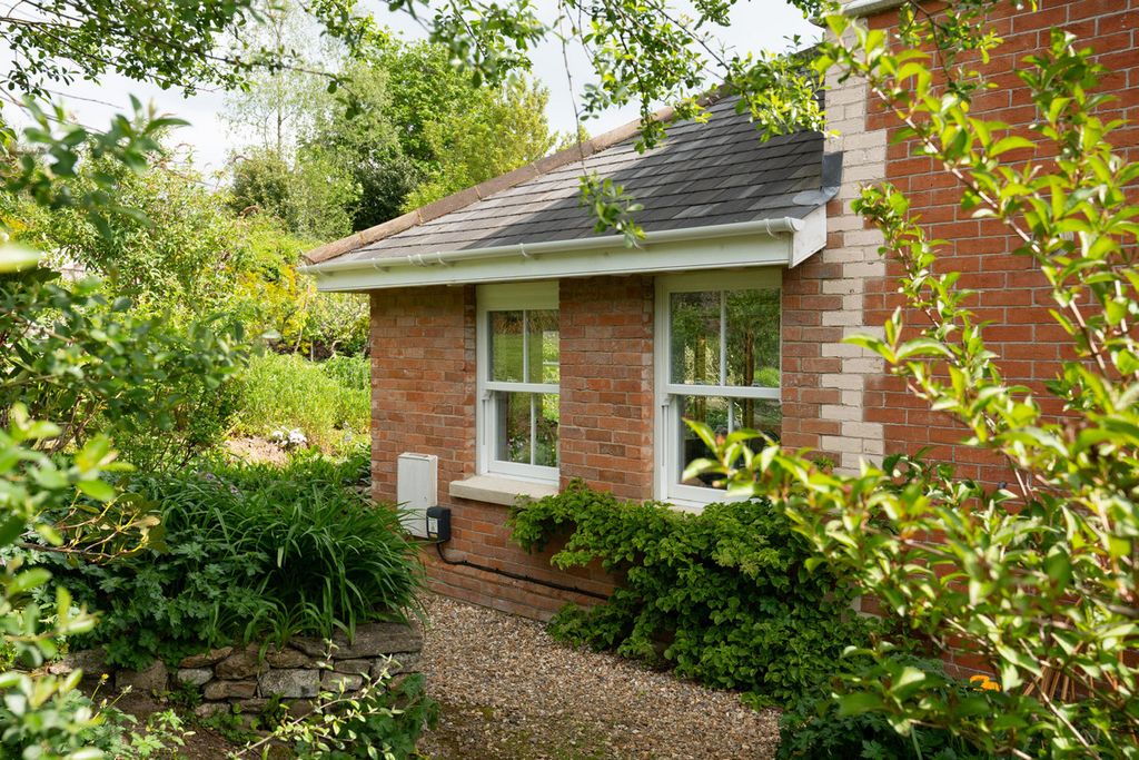Property photo 3 of 44