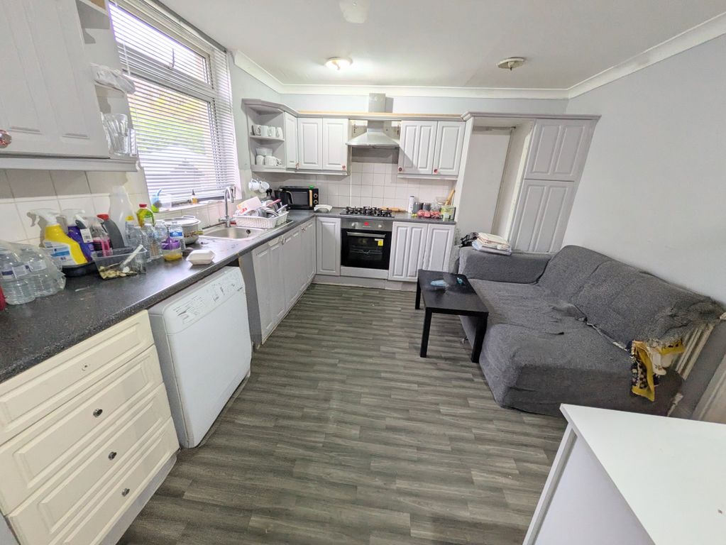 Property photo 2 of 9 1000028376