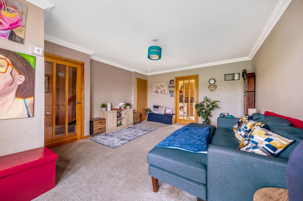 Property photo 3 of 31