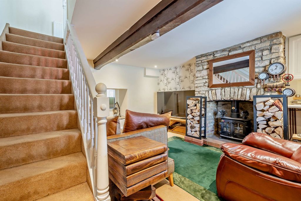 Property photo 3 of 7 Living Room