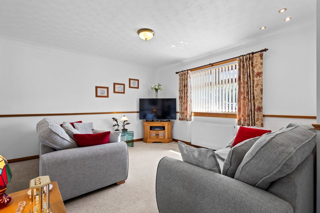 Property photo 2 of 28
