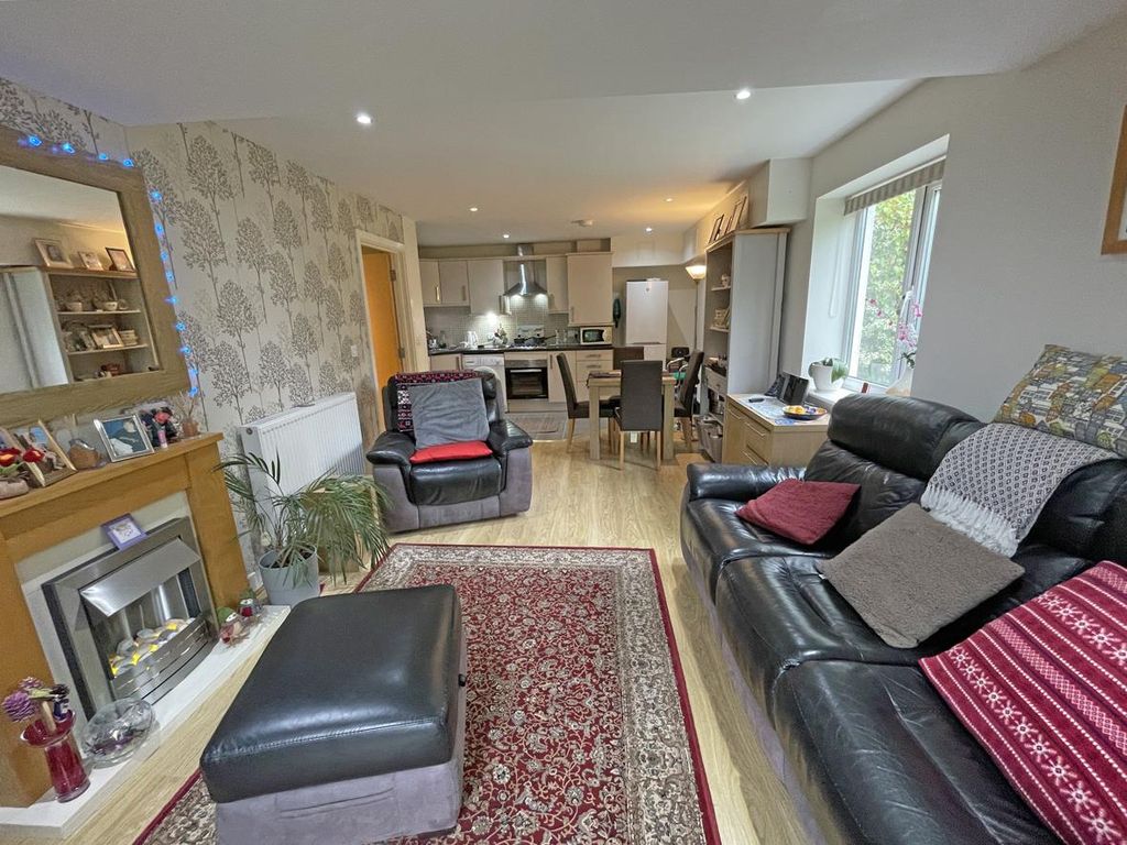Property photo 2 of 15 Grantley Gardens 96A - Living Room Front.Jpg