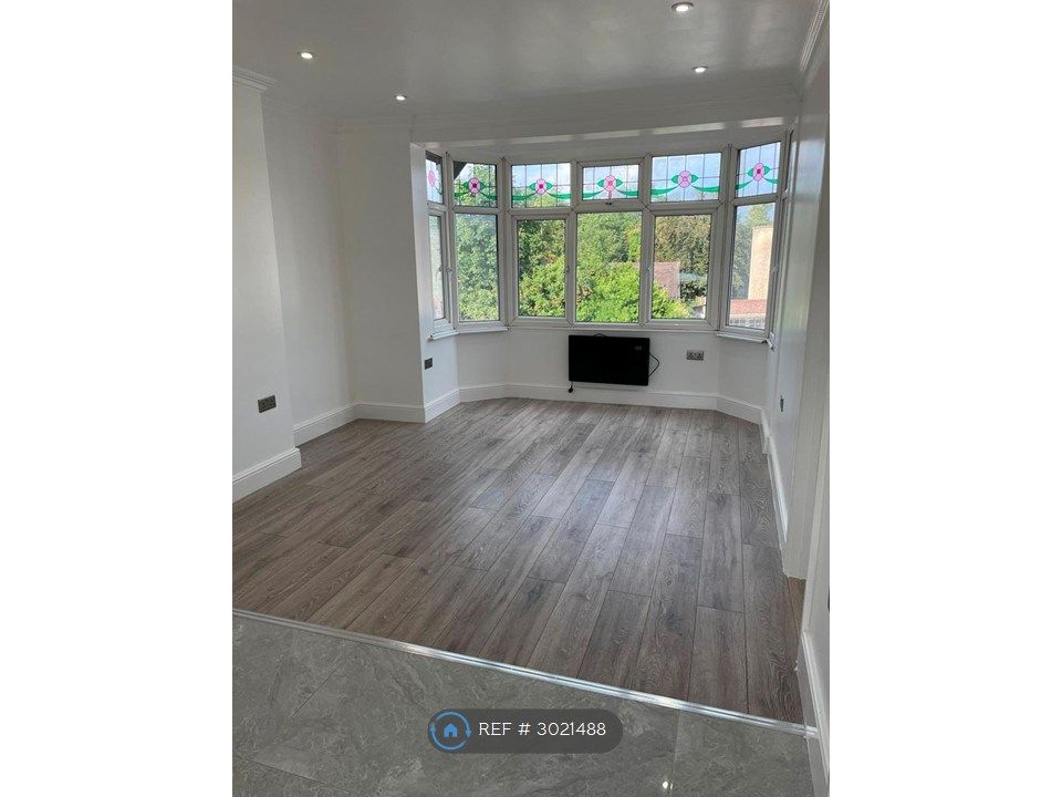 Property photo 1 of 6 Beautiful Living Room