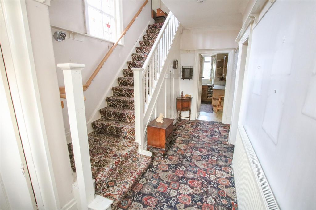 Property photo 3 of 16 Entrance Hall