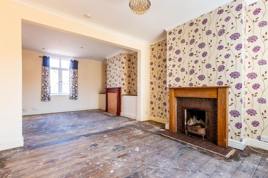 Property photo 2 of 10 Lounge/Dining Room