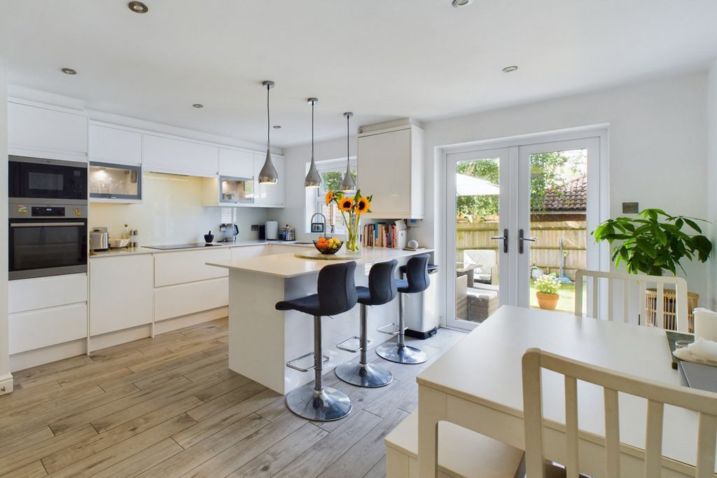 Property photo 2 of 23