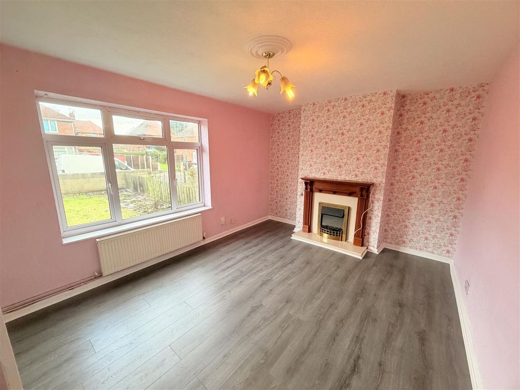 Property photo 3 of 12 Tempimagetzva0B.Jpg