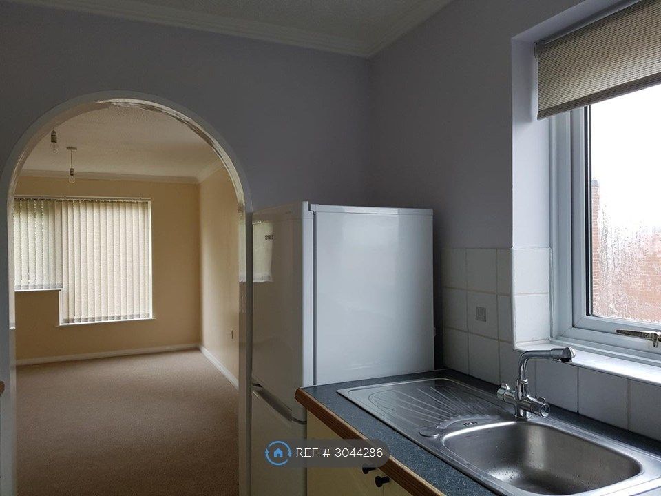 Property photo 2 of 14 Kitchen - Left