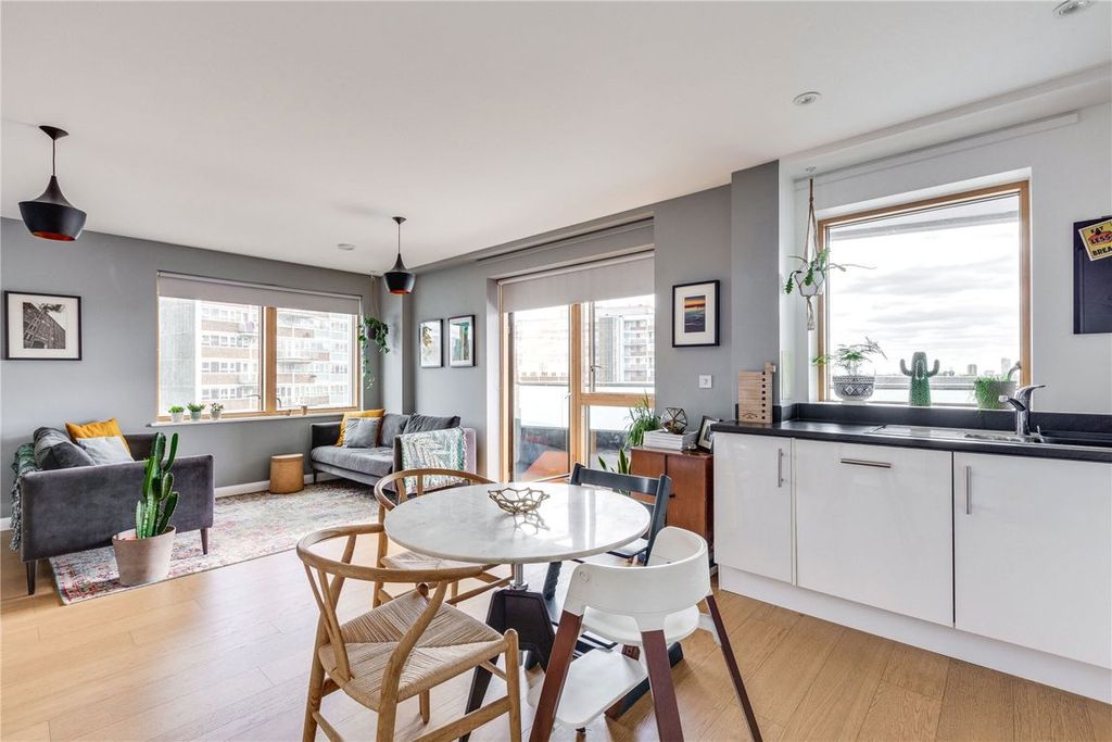 Property photo 2 of 10