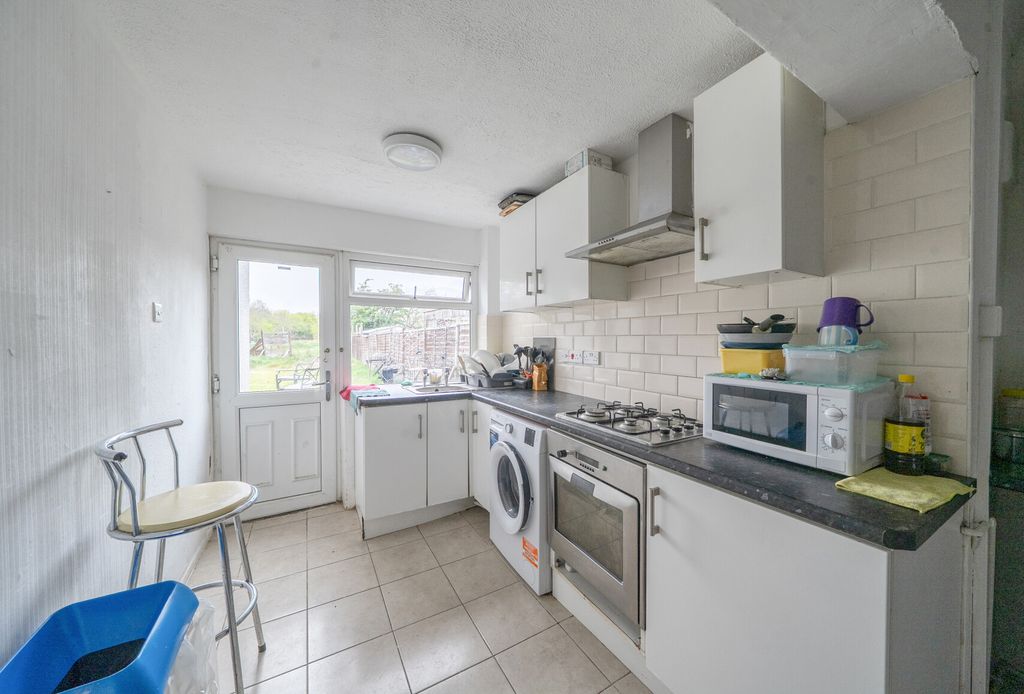 Property photo 3 of 9 1436263-13-69d928...