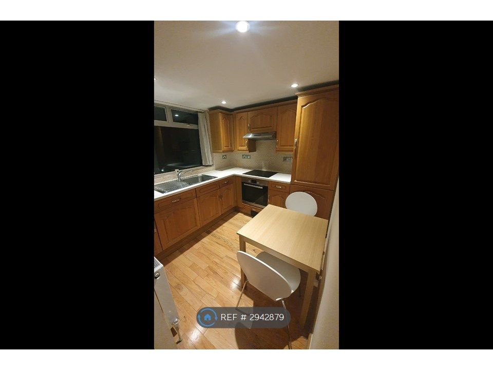 Property photo 3 of 7 Kitchen