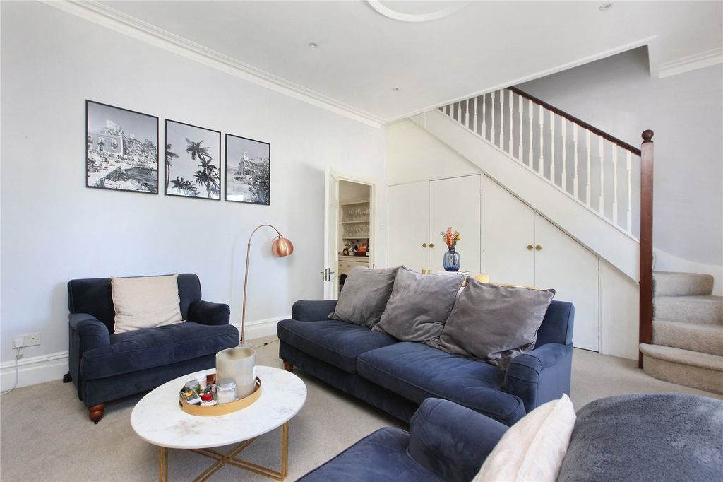 Property photo 3 of 11