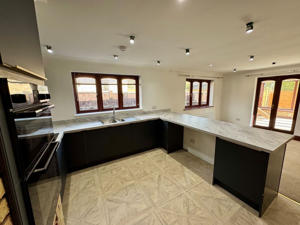 Property photo 1 of 17 Image