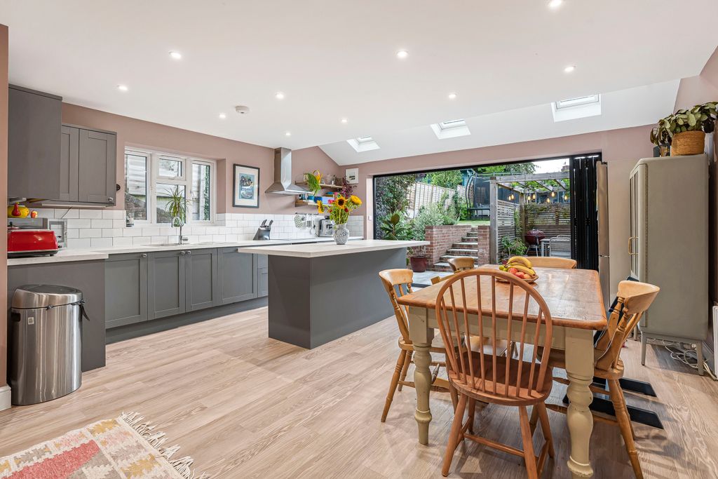 Property photo 2 of 27 460886