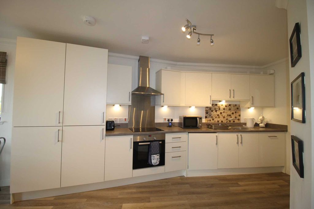 Property photo 2 of 10