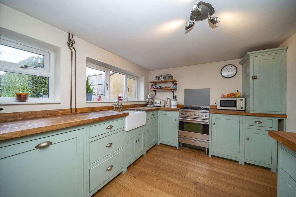 Property photo 2 of 13 56-Aylesbury-Road-01015