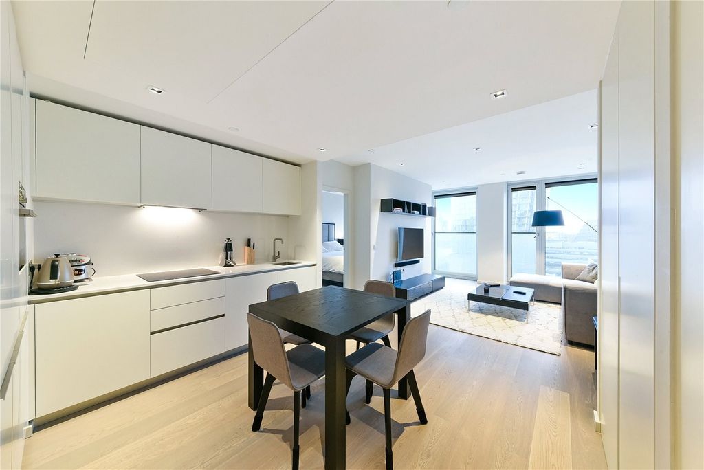 Property photo 3 of 9 Kitchen