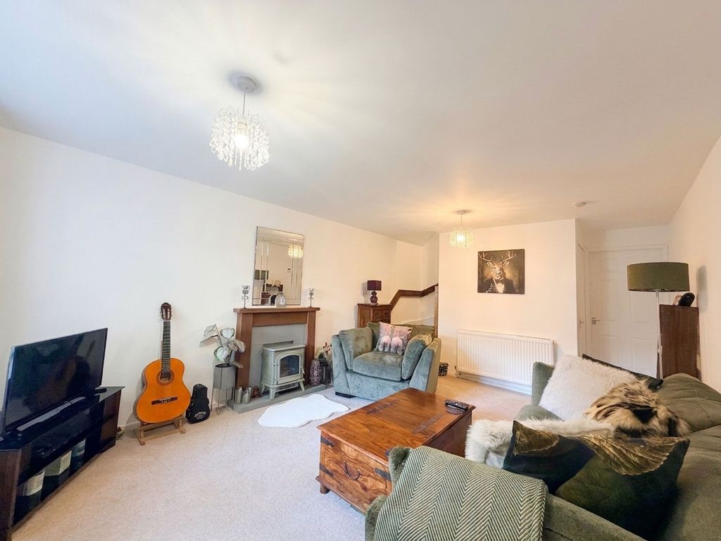 Property photo 3 of 14 Living Room