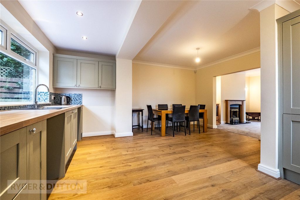 Property photo 3 of 16 Dining Kitchen