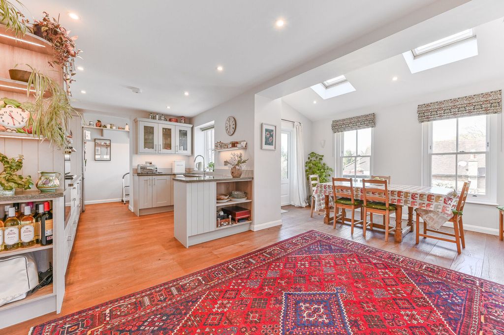 Property photo 2 of 42