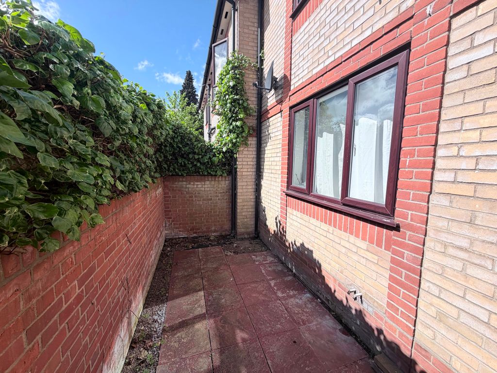 Property photo 2 of 8