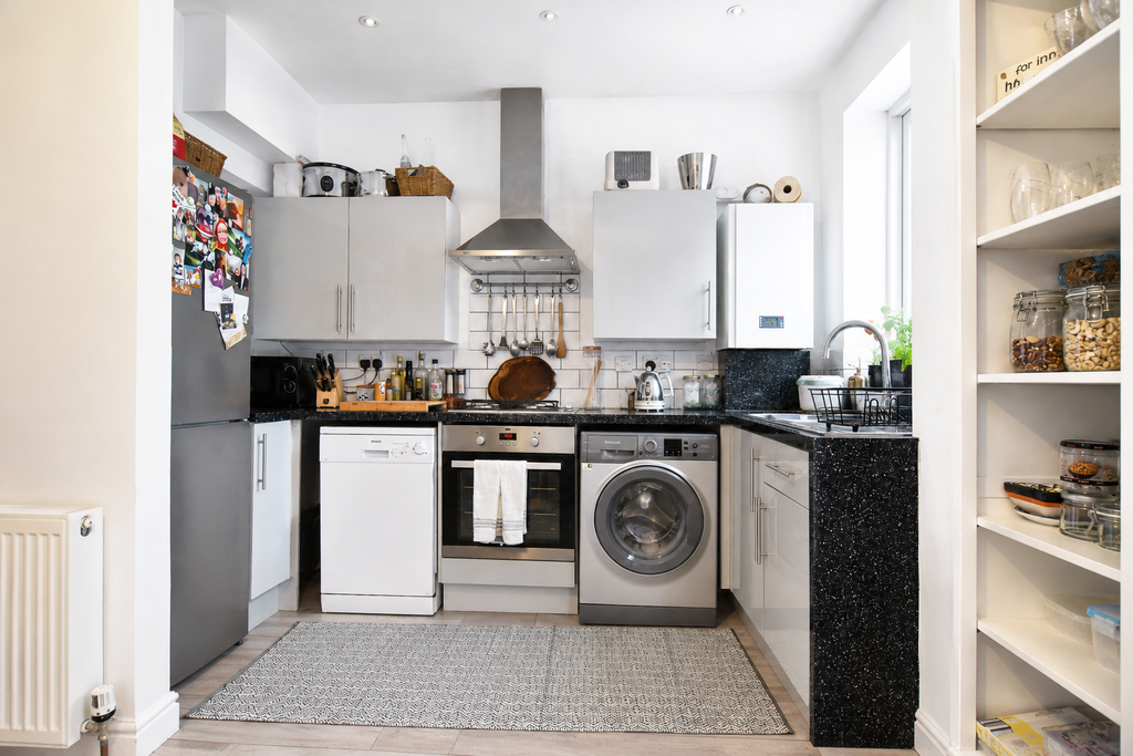 Property photo 2 of 5 Kitchen
