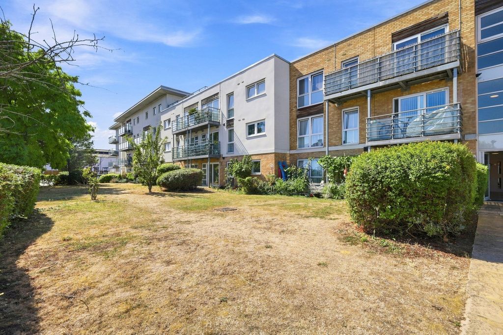Property photo 2 of 17