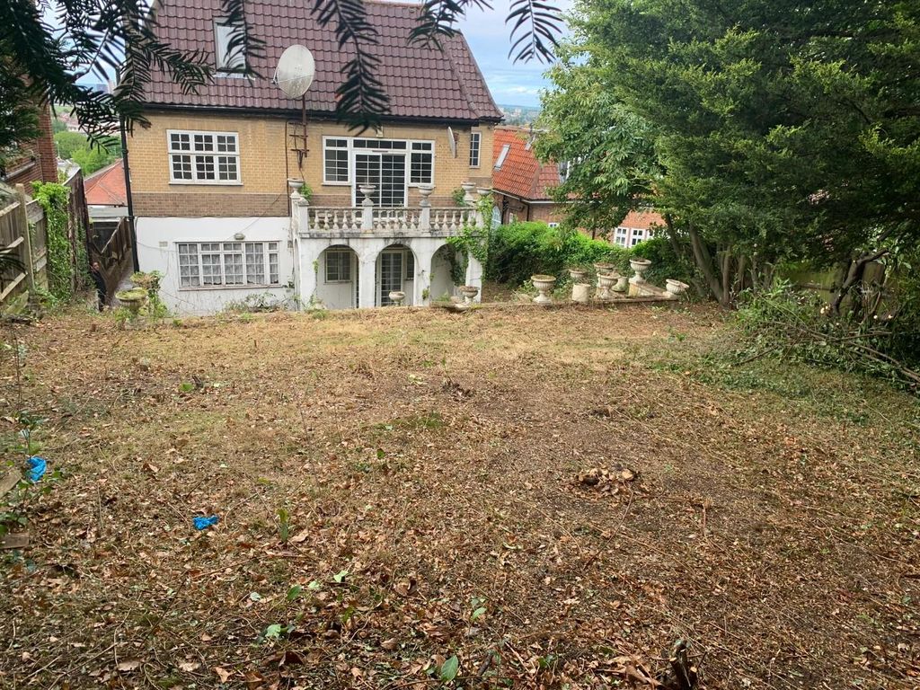 Property photo 1 of 11