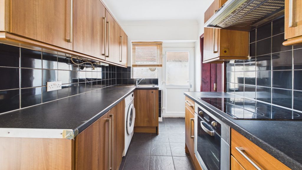 Property photo 2 of 28 5169846