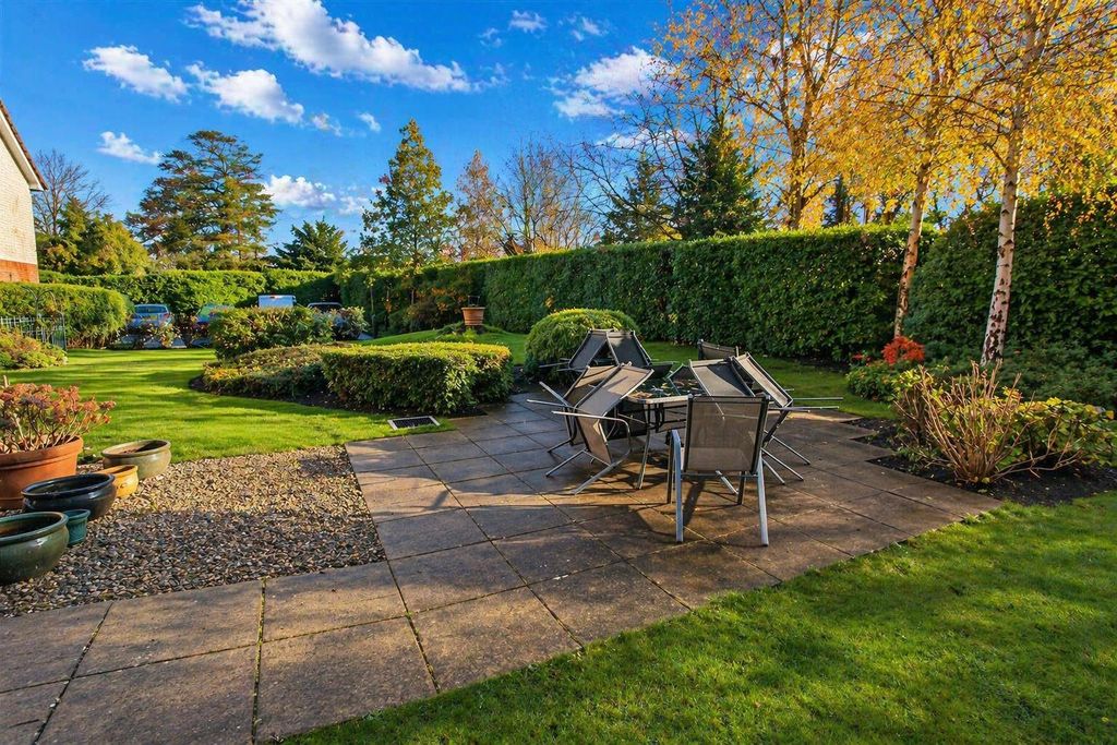 Property photo 3 of 23 Gardens.Jpg