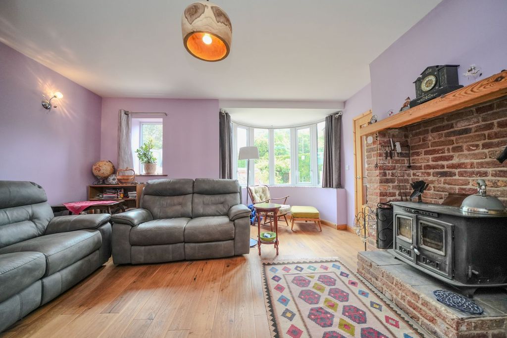 Property photo 2 of 33
