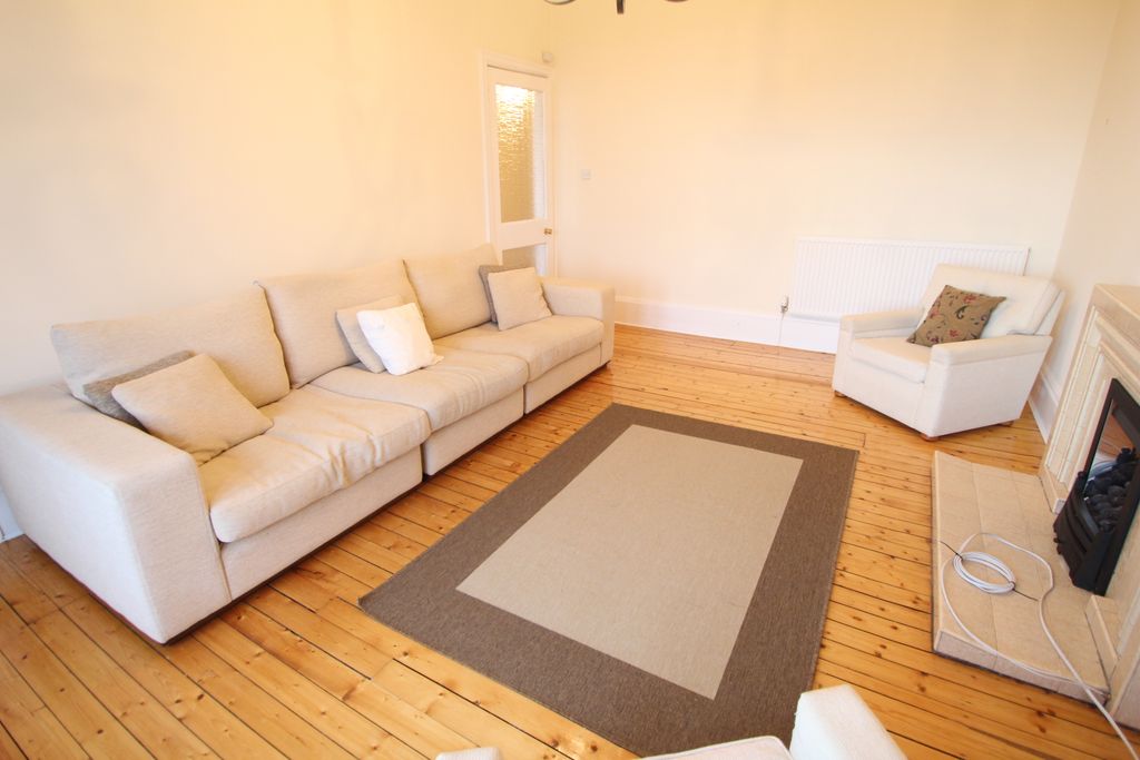Property photo 2 of 13 Lounge