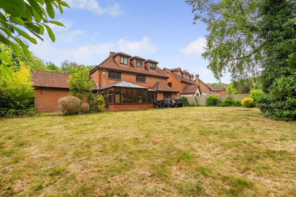 Property photo 2 of 21 8651036-Exterior07.Jpg