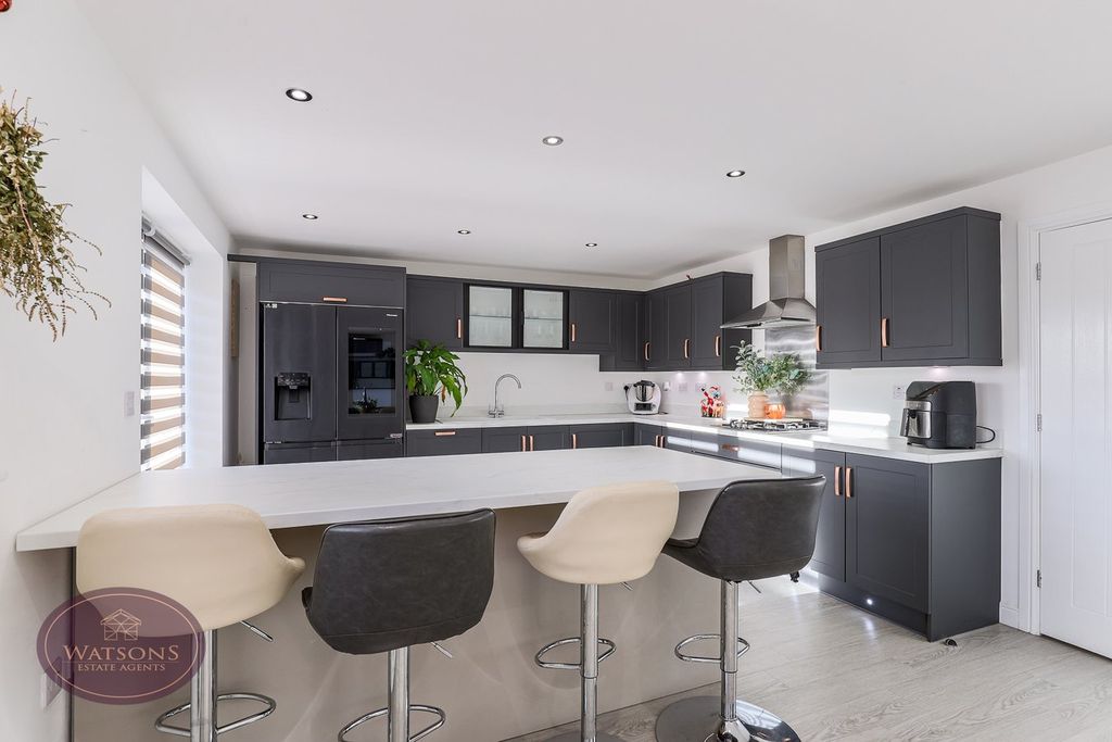 Property photo 3 of 28