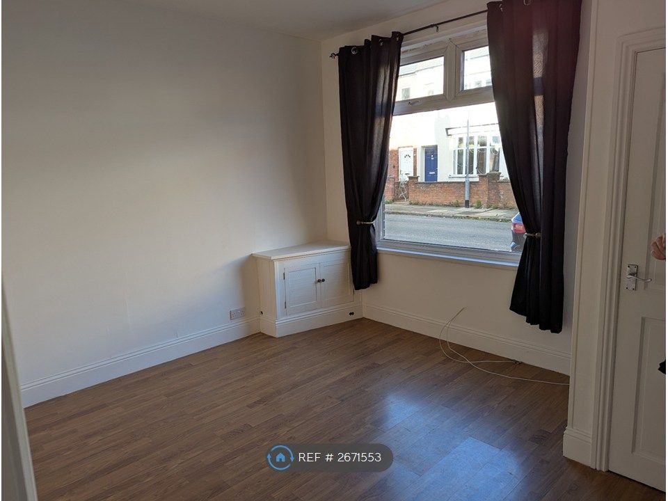 Property photo 3 of 10 Living Room