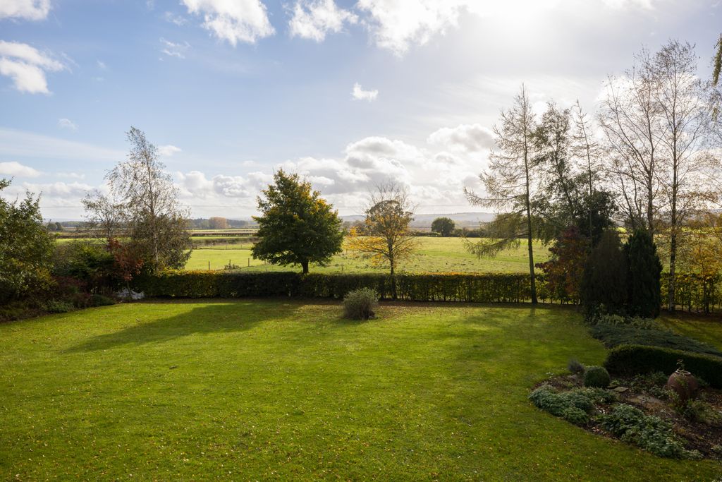 Property photo 3 of 24 Garden Views