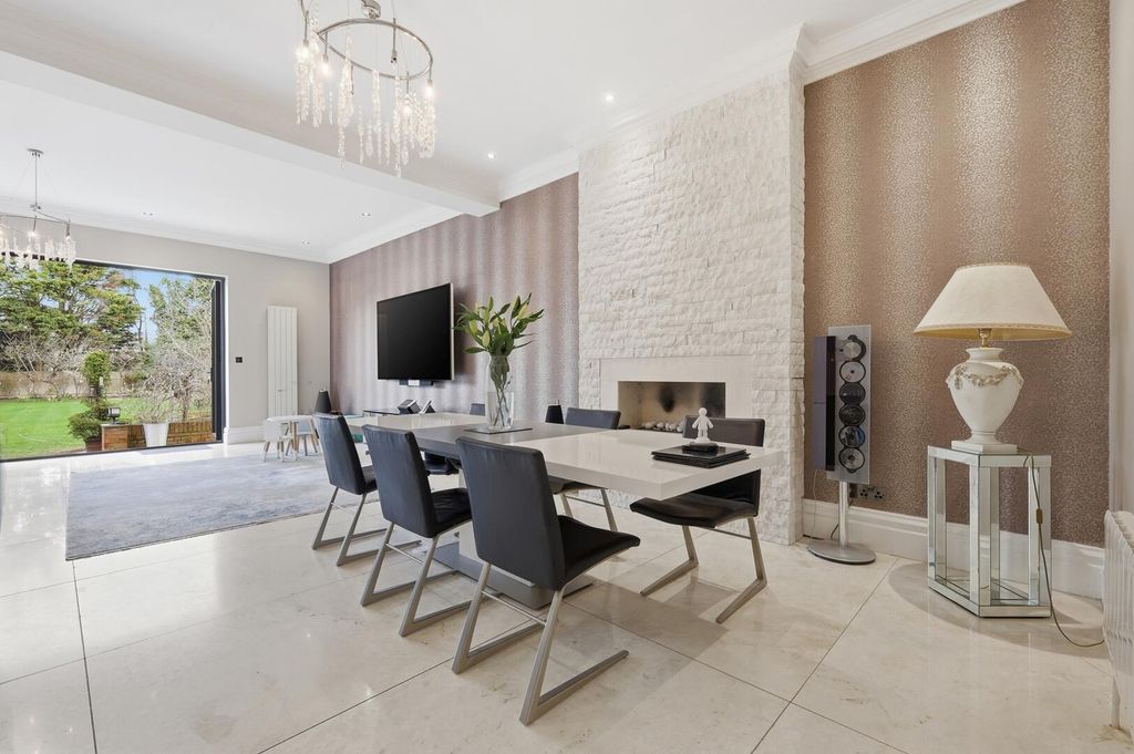 Property photo 2 of 39 Dining Room