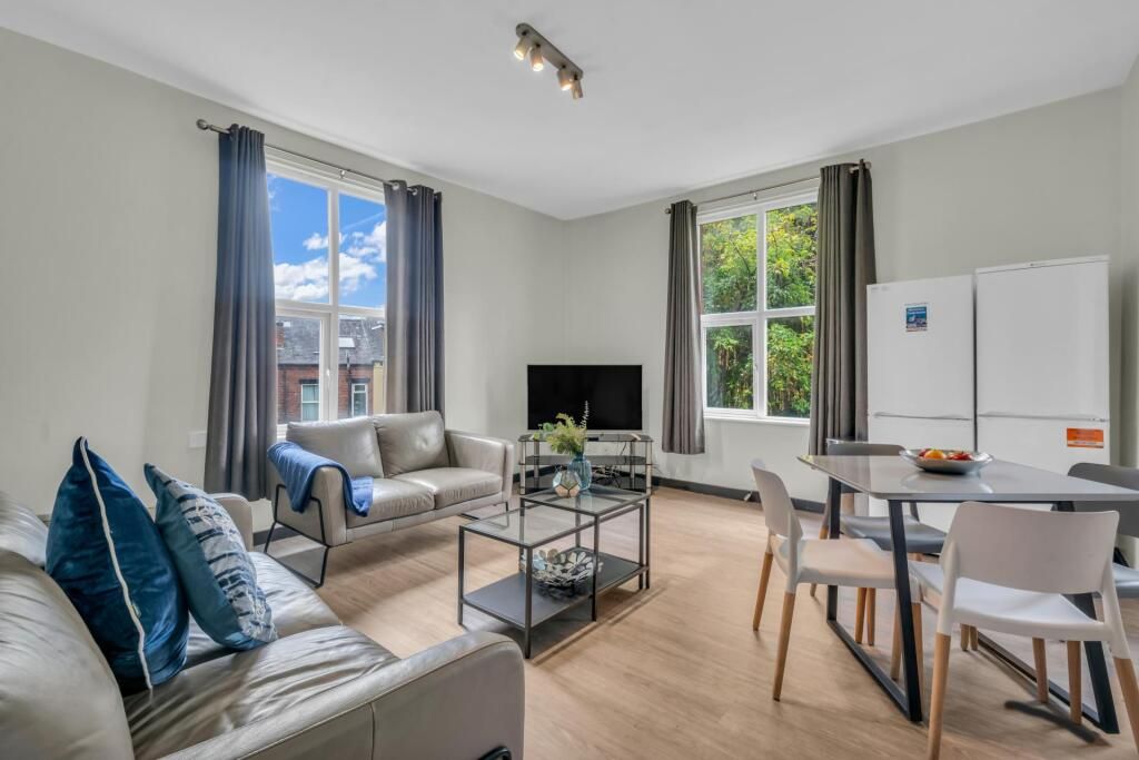 Property photo 1 of 4 2 Bed Terraced House To Rent Victoria Rd, London Cr5