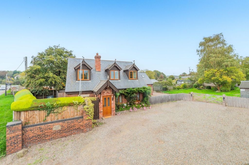 Property photo 1 of 24 Front Pic Emilydimelowewemovewhitchurchandnantwich